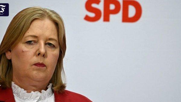 mercova-ministarka-podnela-ostavku:-nemacki-kancelar-gubi-podrsku-i-saboraca mercova-ministarka-podnela-ostavku:-nemacki-kancelar-gubi-podrsku-i-saboraca