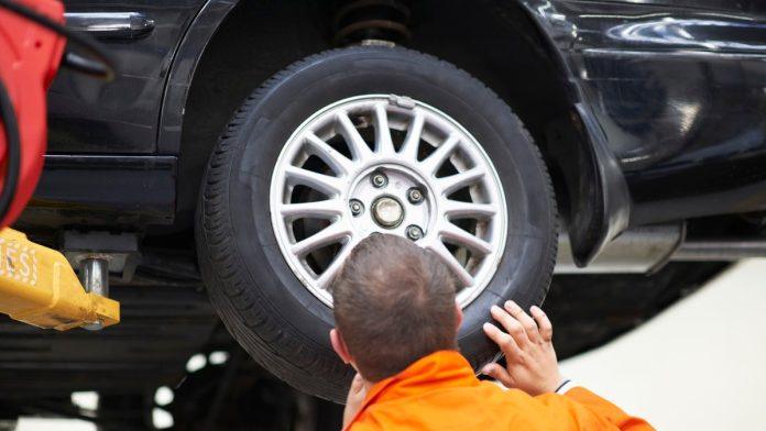 majstori-ovo-kriju,-a-stedi-ozbiljan-novac:-sitnice-na-automobilu-koje-mozete-sami-da-proverite-i-sprecite-“pakleno”-skupe-kvarove