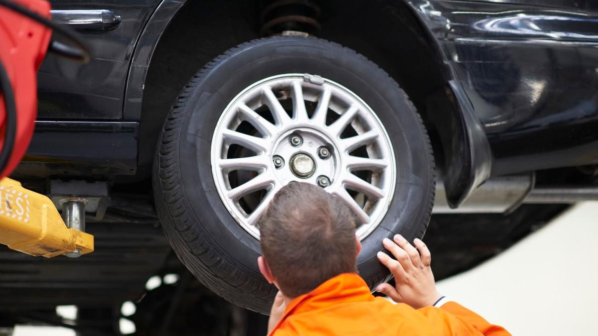 majstori-ovo-kriju,-a-stedi-ozbiljan-novac:-sitnice-na-automobilu-koje-mozete-sami-da-proverite-i-sprecite-“pakleno”-skupe-kvarove majstori-ovo-kriju,-a-stedi-ozbiljan-novac:-sitnice-na-automobilu-koje-mozete-sami-da-proverite-i-sprecite-“pakleno”-skupe-kvarove