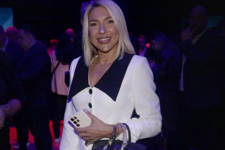 voditeljka-jovana-jeremic-ekskluzivno-za-srecne:-jedan-pregled-dojke-mi-je-spasao-zivot voditeljka-jovana-jeremic-ekskluzivno-za-srecne:-jedan-pregled-dojke-mi-je-spasao-zivot