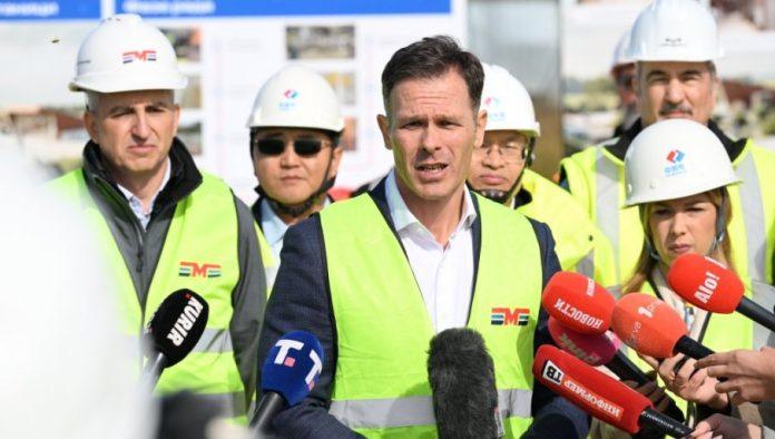 sinisa-mali-na-makiskom-polju-obisao-gradiliste-metroa:-ostvaricemo-visedecenijski-san,-za-novu-godinu-“krtica”-stize-do-banovog-brda-(video)