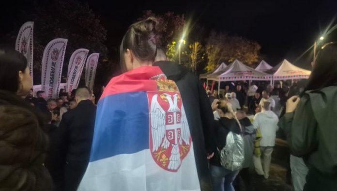 “ubicu-te-ako-te-jos-jednom-vidim”-manijak-u-blokaderskom-stilu-nasrsnuo-na-aktivistkinju-sns-a-i-velikoj-krsni