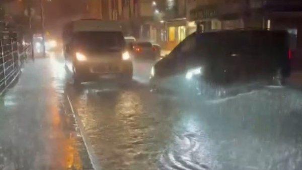 potop-u-istanbulu:-skole-zatvorene,-putevi-pod-vodom,-vlasti-naredile-gradanima-da-ne-izlaze-iz-kuca potop-u-istanbulu:-skole-zatvorene,-putevi-pod-vodom,-vlasti-naredile-gradanima-da-ne-izlaze-iz-kuca