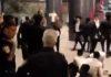 KOPI-PEJST OBOJENA REVOLUCIJA I U IZRAELU: Maloletni demonstranti hteli da provale u zgradu vojske, policija ih brutalno rasterala (VIDEO kopi-pejst-obojena-revolucija-i-u-izraelu:-maloletni-demonstranti-hteli-da-provale-u-zgradu-vojske,-policija-ih-brutalno-rasterala-(video