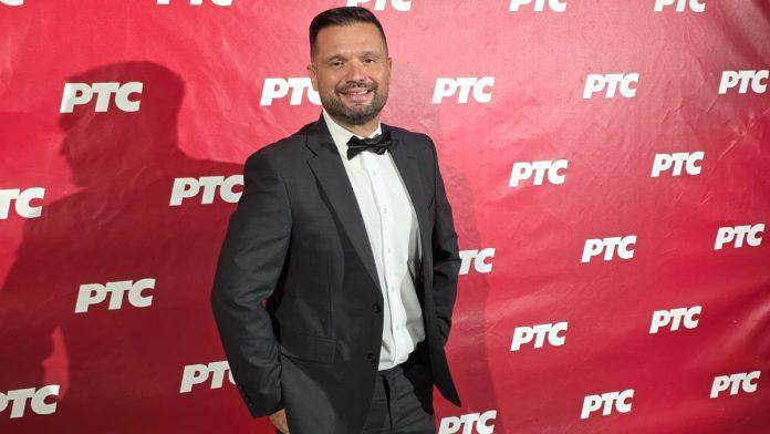 “pevao-sam-anastasiji-i-veljku,-ceca-uvek-pada-u-trans”-pevac-progovorio-o-porodici-raznatovic,-baksisu-i-luks-stanu-u-budvi:-“price-o-avionima-i-kamionima-su-preterivanje”