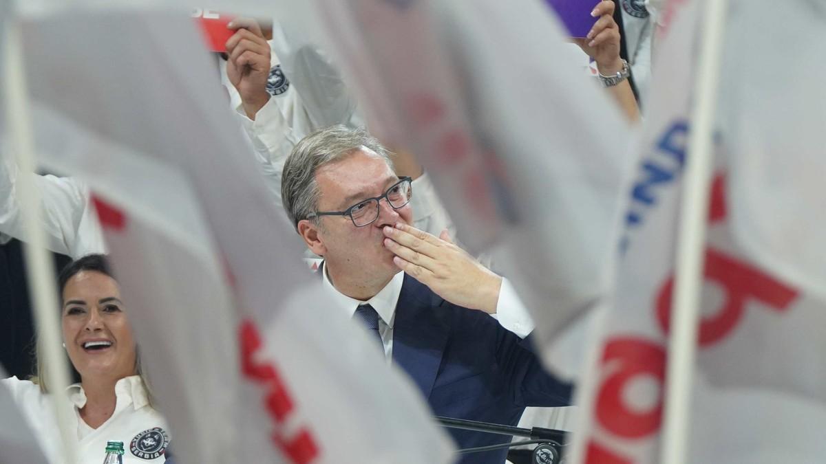 (video)-vucic-pozvao-anu-brnabic-dok-je-bila-u-gorobilju,-pa-porucio-okupljenima:-“mnogo-vas-volim,-recite-sta-bi-trebalo-da-uradimo-u-buducnosti” (video)-vucic-pozvao-anu-brnabic-dok-je-bila-u-gorobilju,-pa-porucio-okupljenima:-“mnogo-vas-volim,-recite-sta-bi-trebalo-da-uradimo-u-buducnosti”