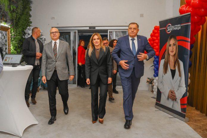 “posebnu-zahvalnost-upucujem-dodiku-i-vucevicu”-durdevic-stamenkovski-posle-skupa-liste-“aleksandar-vucic-–-ujedinjena-srbija”-u-indiji:-do-pobede!