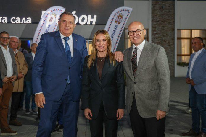 “srbija-vise-nikada-nece-pasti-na-kolena”-durdevic-stamenkovski-sa-dodikom-u-indiji:-pre-nekoliko-dana-srpska-je-pobedila,-a-25.-oktobra-srbija-pobeduje!