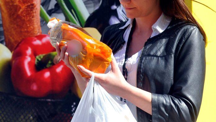 kraj-za-plasticne-flasice-i-kutije-za-hranu:-sa-trzista-se-povlaci-materija-koja-narusava-zdravlje