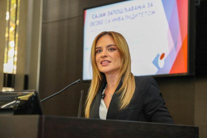 “svako-zasluzuje-sansu”-ministarka-stamenkovski-na-sajmu-zaposljavanja-osoba-sa-invaliditetom-na-vracaru