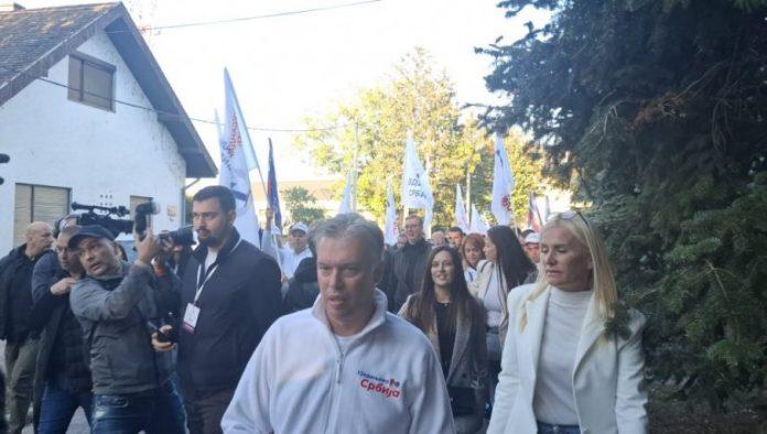 jel-vidi-neko-kolika-je-kolona-vucic:-drago-mi-je-sto-vidim-koliko-je-sirok-slobodarski-pokret-otpora
