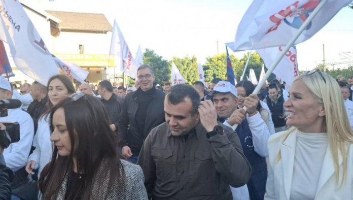 vucic-stigao-vozom-u-petrovaradin:-do-centra-novog-sada-nastavlja-peske
