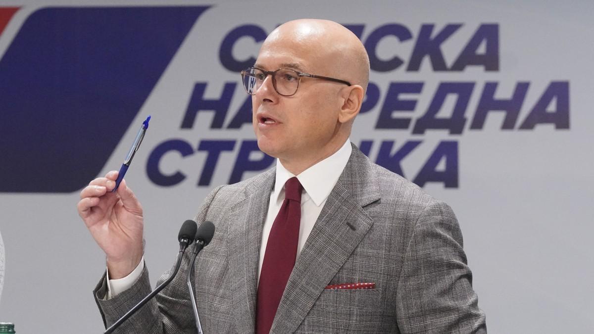 “videcemo-dvojicu-velikih-evropskih-lidera-–-vucica-i-fica”-vucevic-pred-pocetak-skupa-“ujedinjena-srbija”:-ovo-je-odgovor-naroda-i-zato-je-doslo-ovoliko-ljudi!” “videcemo-dvojicu-velikih-evropskih-lidera-–-vucica-i-fica”-vucevic-pred-pocetak-skupa-“ujedinjena-srbija”:-ovo-je-odgovor-naroda-i-zato-je-doslo-ovoliko-ljudi!”