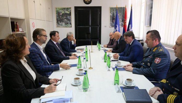 ministar-gasic-posetio-kragujevac:-„zastava-oruzje“-i-„zastava-tervo“-znacajni-za-domacu-odbrambenu-industriju