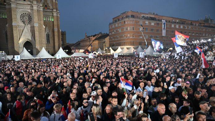 mup-saopstio-koliko-je-ljudi-bilo-na-velikom-skupu-sns-u-novom-sadu-“sve-je-proteklo-mirno,-bez-ijednog-incidenta”