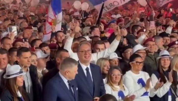 velicanstven-docek:-vucic-i-fico-stigli-na-miting