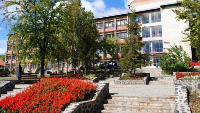 istorijski-iskorak:-prve-dve-ugradnje-endoproteza-kuka-u-kbc-kosovska-mitrovica