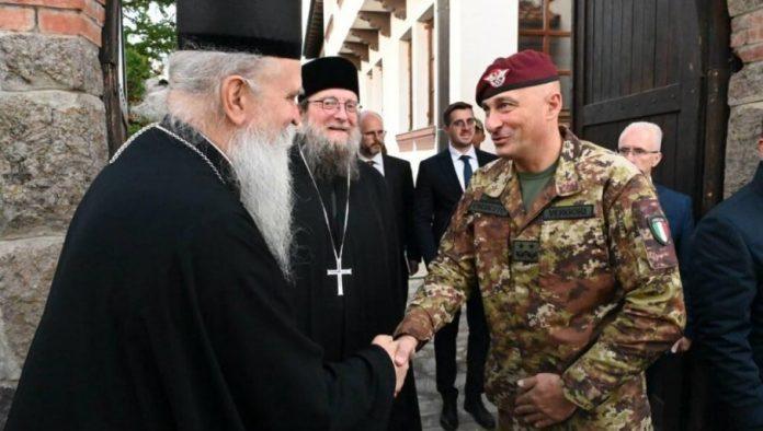 admiral-vajkof-i-novi-komandant-kfor-a-posetili-gracanicu:-mitropolit-teodosije-istakao-znacaj-zastite-srpskih-svetinja