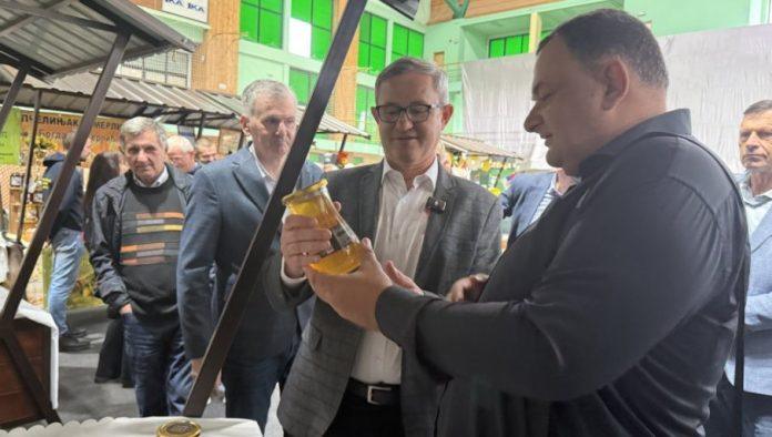 “najveci-izazov-falsifikati-meda”-glamocic-na-regionalnom-sajmu-pcelarstva-na-zlatiboru