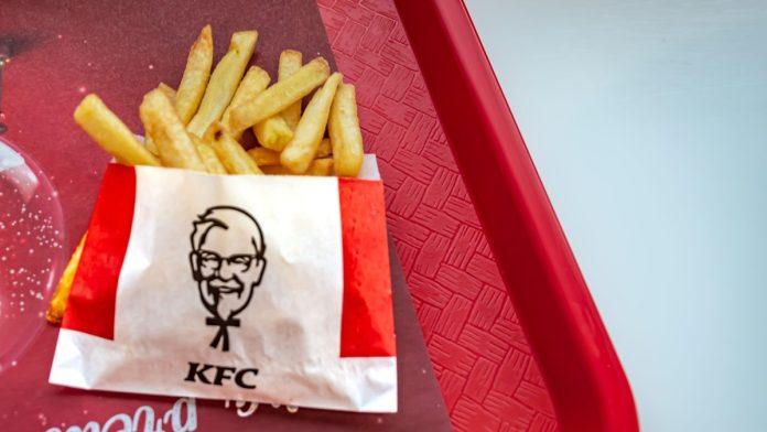 kraj-saradnje-posle-skoro-40-godina:-kfc-okrece-leda-pepsiku,-u-restorane-stize-najveci-konkurent