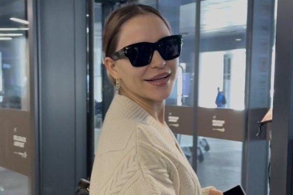 srpska-pevacica-na-ramenu-nosi-vise-od-11.000-evra!-prosetala-aerodromom-kao-sav-normalan-svet,-svi-gledaju-u-ovaj-detalj!-(video) srpska-pevacica-na-ramenu-nosi-vise-od-11.000-evra!-prosetala-aerodromom-kao-sav-normalan-svet,-svi-gledaju-u-ovaj-detalj!-(video)