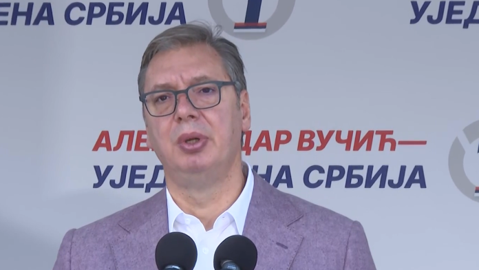 skup-“ujedinjene-srbije”-u-krusevcu-obraca-se-vucic,-okupio-se-veliki-broj-ljudi-(foto)