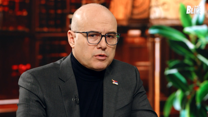 “novi-sad-je-ponovo-slobodan-grad”-vucevic:-“posle-25.-oktobra-nema-popravnog,-pozivam-gradane-da-iskoriste-svoje-pravo”