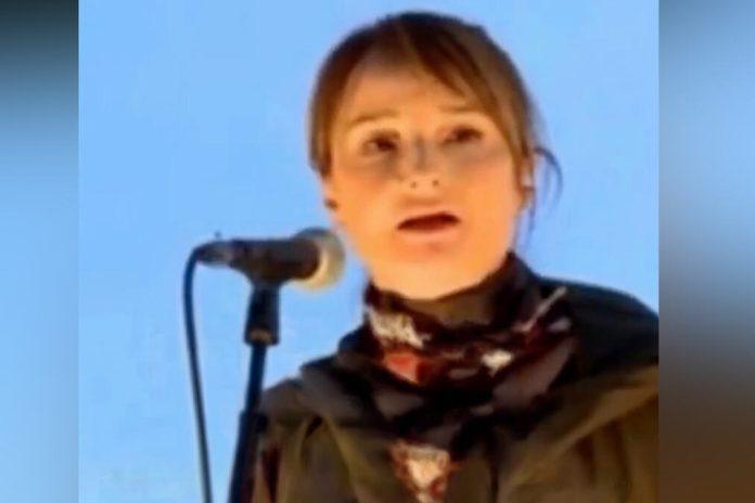 isla-po-podrsku,-pa-obrisala-objavu!-ana-mirkovic-sa-tzv.-studentske-liste-nastavlja-da-se-blamira:-sopstveni-ljudi-je-pokopali…-(foto)