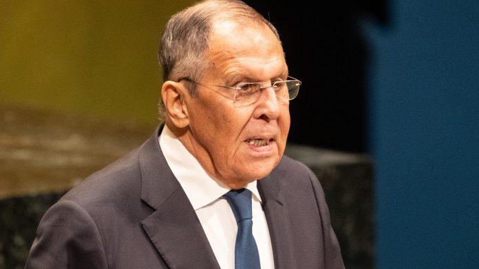 “zelenski-ne-zeli-pregovore!”-lavrov-izneo-optuzbe-na-racun-ukrajinskog-predsednika,-pomenuo-sporazume-iz-minska