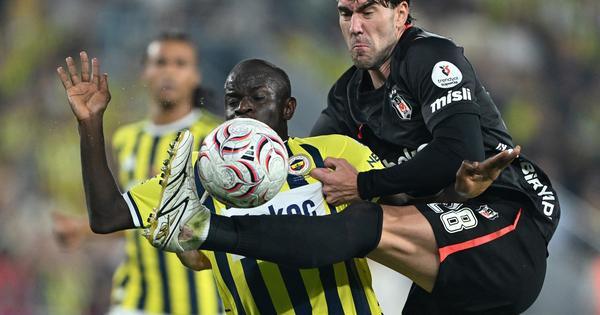 vlahovic-spreman-da-pocepa-mrezu!-svom-snagom-udara-na-salaha,-a-na-“marakani”-sa-olovkom-u-ruci-gledaju-svaki-detalj-meca-na-crnom-moru! vlahovic-spreman-da-pocepa-mrezu!-svom-snagom-udara-na-salaha,-a-na-“marakani”-sa-olovkom-u-ruci-gledaju-svaki-detalj-meca-na-crnom-moru!