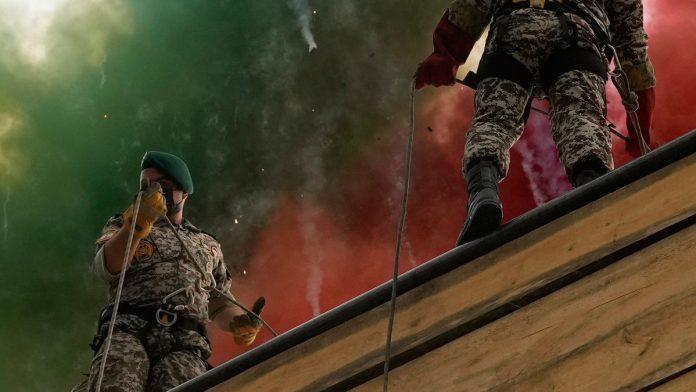 “svet-ce-biti-zadivljen!”-iran-najavljuje-nove-napade,-na-meti-bi-mogli-da-budu-i-americki-ciljevi-u-evropi:-“rat-nije-gotov”