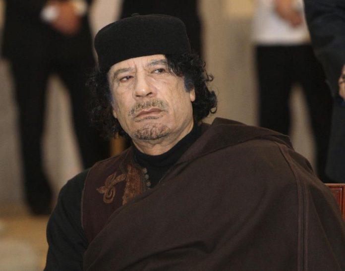 gadafi-hteo-da-jase-zdrepca-od-dedinja-do-sava-centra:-doveo-kamile-i-razapeo-satore,-a-govor-zavrsio-brutalnim-recima
