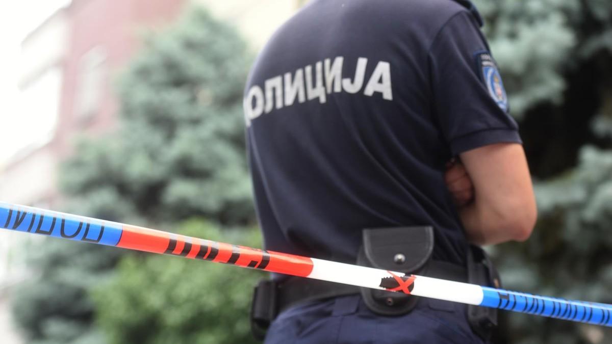 uhapseni-muskarci-iz-zvecana-i-nisa,-policija-u-automobilu-i-stanu-zaplenila-vise-od-3.000-paklica-cigareta-i-240-kila-duvana!(foto) uhapseni-muskarci-iz-zvecana-i-nisa,-policija-u-automobilu-i-stanu-zaplenila-vise-od-3.000-paklica-cigareta-i-240-kila-duvana!(foto)