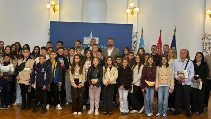 micin-ugostio-decu-sa-kosova-i-metohije:-malisani-iz-gornjeg-kusca-stigli-u-novi-sad,-evo-kojim-povodom!