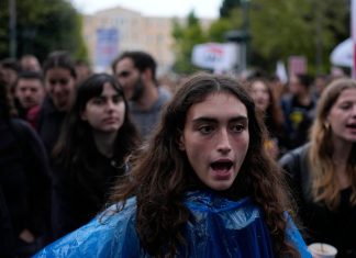 I GRČKA NA NOGAMA Danas protesti nastavnika, studenata i učenika zbog rasta troškova života, nedostatka stambenog prostora i NISKIH PLATA i-grcka-na-nogama-danas-protesti-nastavnika,-studenata-i-ucenika-zbog-rasta-troskova-zivota,-nedostatka-stambenog-prostora-i-niskih-plata