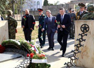 SEĆANjE NA JUNAKE KOJI SU NAM DONELI SLOBODU: Na Groblju oslobodilaca državna ceremonija povodom 82. godišnjice oslobođenja Beograda secanje-na-junake-koji-su-nam-doneli-slobodu:-na-groblju-oslobodilaca-drzavna-ceremonija-povodom-82.-godisnjice-oslobodenja-beograda