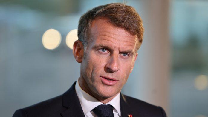 makron-o-komentarima-stranih-zvanicnika-o-protestima-u-francuskoj,-zna-se-tacno-na-koga-je-mislio:-“neprihvatljivi-i-glupi”