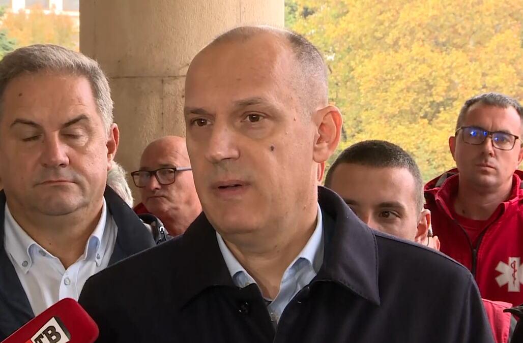 blokaderi-prizeljkuju-tragediju-da-bi-dobili-poene-loncar-upozorio-na-sirenje-dezinformacija:-ploce-pale-u-delu-gak-a-koji-se-renovira,-bebe-nisu-ugrozene blokaderi-prizeljkuju-tragediju-da-bi-dobili-poene-loncar-upozorio-na-sirenje-dezinformacija:-ploce-pale-u-delu-gak-a-koji-se-renovira,-bebe-nisu-ugrozene