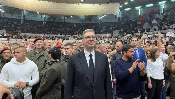 vucic-se-obraca-na-velikom-skupu-“ujedinjene-srbije”:-prepuna-hala-sportova-(video)