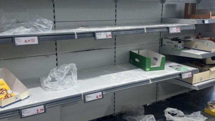 velika-kriza,-prazne-police-supermarketa-u-italiji:-nestasica-osnovnih-zivotnih-namirnica-(video)