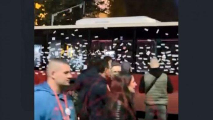 simpatizeri-studentske-liste-se-obracunali-sa-–-autobusom!-ovo-je-slika-i-prilika-nasilnika