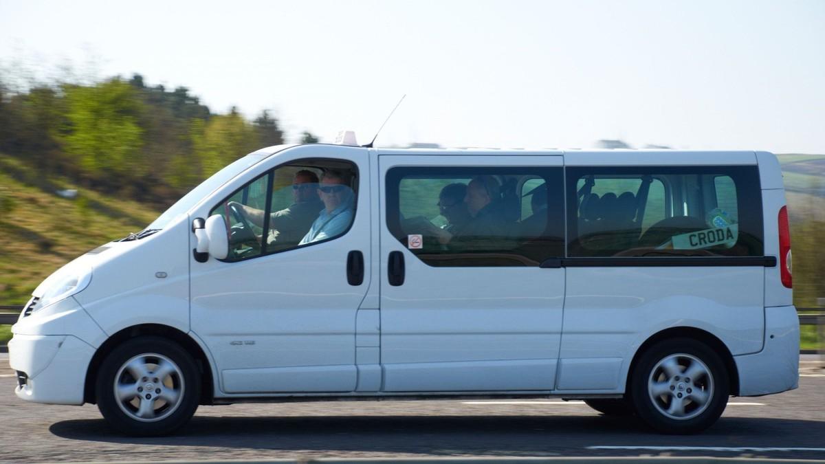 kupio-je-polovni-kombi,-a-kad-je-pregledao-unutrasnjost,-pronasao-je-skriveni-uredaj:-“sta-ovo-znaci?” kupio-je-polovni-kombi,-a-kad-je-pregledao-unutrasnjost,-pronasao-je-skriveni-uredaj:-“sta-ovo-znaci?”