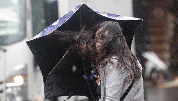 prva-zrtva-razorne-oluje-na-tajvanu:-za-sada-350-povredenih,-na-snazi-vanredno-stanje-zbog-tajfuna-“campi” prva-zrtva-razorne-oluje-na-tajvanu:-za-sada-350-povredenih,-na-snazi-vanredno-stanje-zbog-tajfuna-“campi”