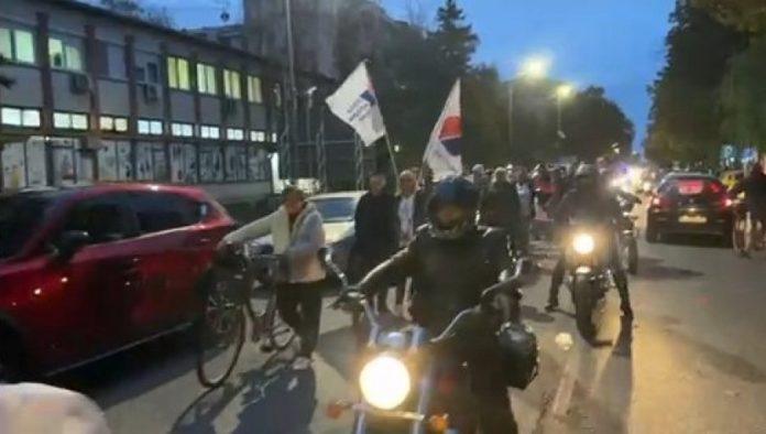 bajkeri-i-„ruzmarin“:-skup-liste-”aleksandar-vucic-–-ujedinjena-srbija”-u-novom-knezevcu