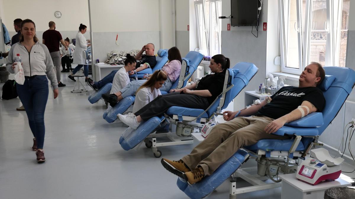 rezerve-krvi-na-minimumu-institut-za-transfuziju-na-svoj-82-rodendan-uputio-apel-svim-dobrovoljnim-davaocima rezerve-krvi-na-minimumu-institut-za-transfuziju-na-svoj-82-rodendan-uputio-apel-svim-dobrovoljnim-davaocima
