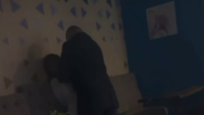 “makni-se-od-mene,-ne-mogu-da-disem!”-smenjen-sef-kriminalisticke-policije-u-podgorici,-isplivao-jeziv-snimak-maltretiranja-devojke:-“nije-lepo-imati-me-za-neprijatelja!”